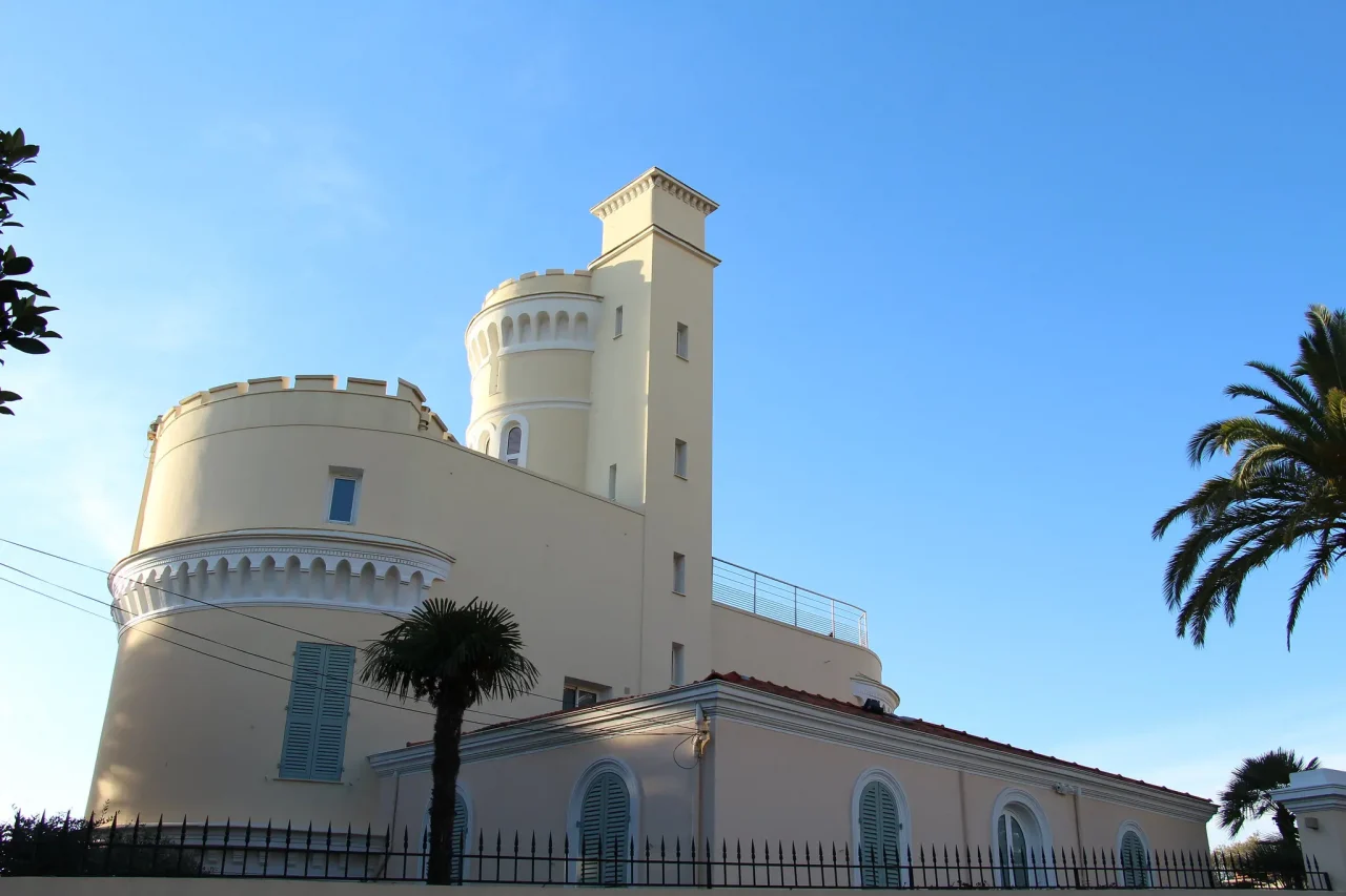 Chateau tour mont boron